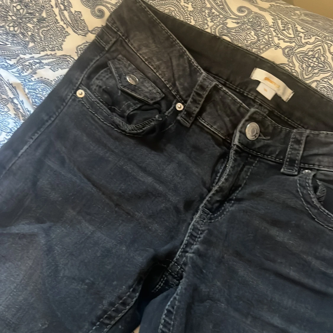 Svarta bootcut jeans från Gina Tricot