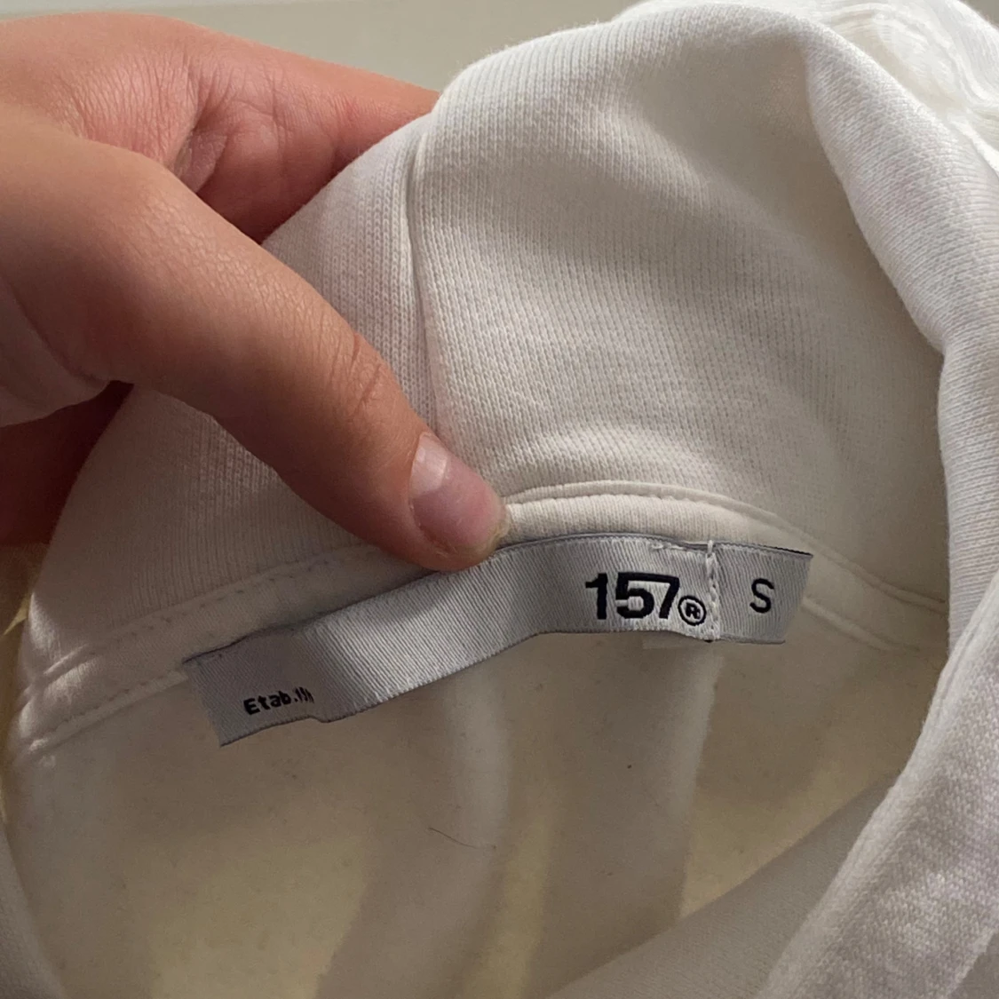 Vit hoodie med huva och ficka - 4