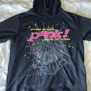 Sp5der hoodie - Köpte den och den var för stor, den är i mycket bra skick inga täcken på att den använts innan, väldigt skön tröja. Hade definitivt behållt om den passade. 