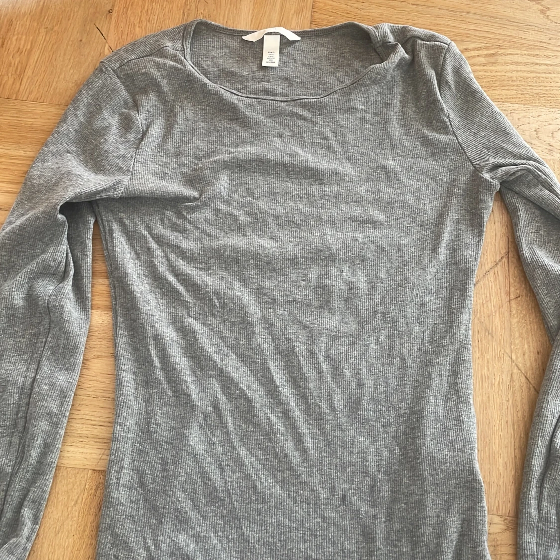 Grå ribbad långärmad tröja H&M