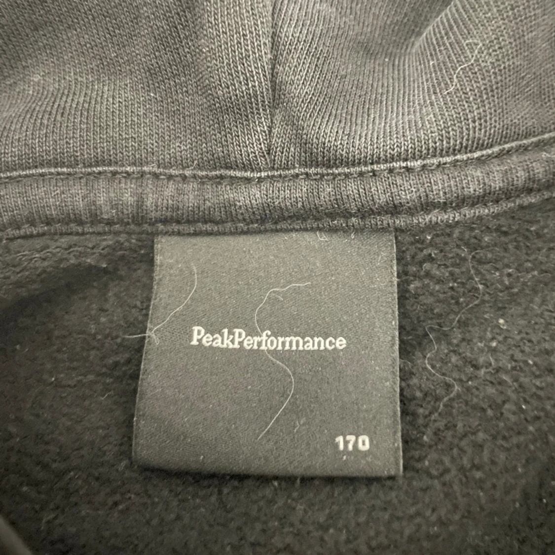 Peak performance hoodie - 1