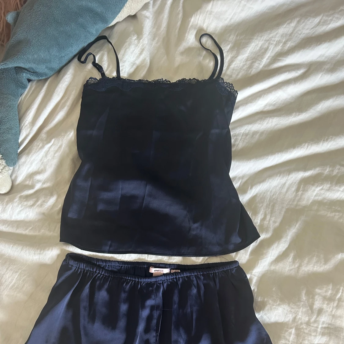 Mörkblå pjamas i satin - 1