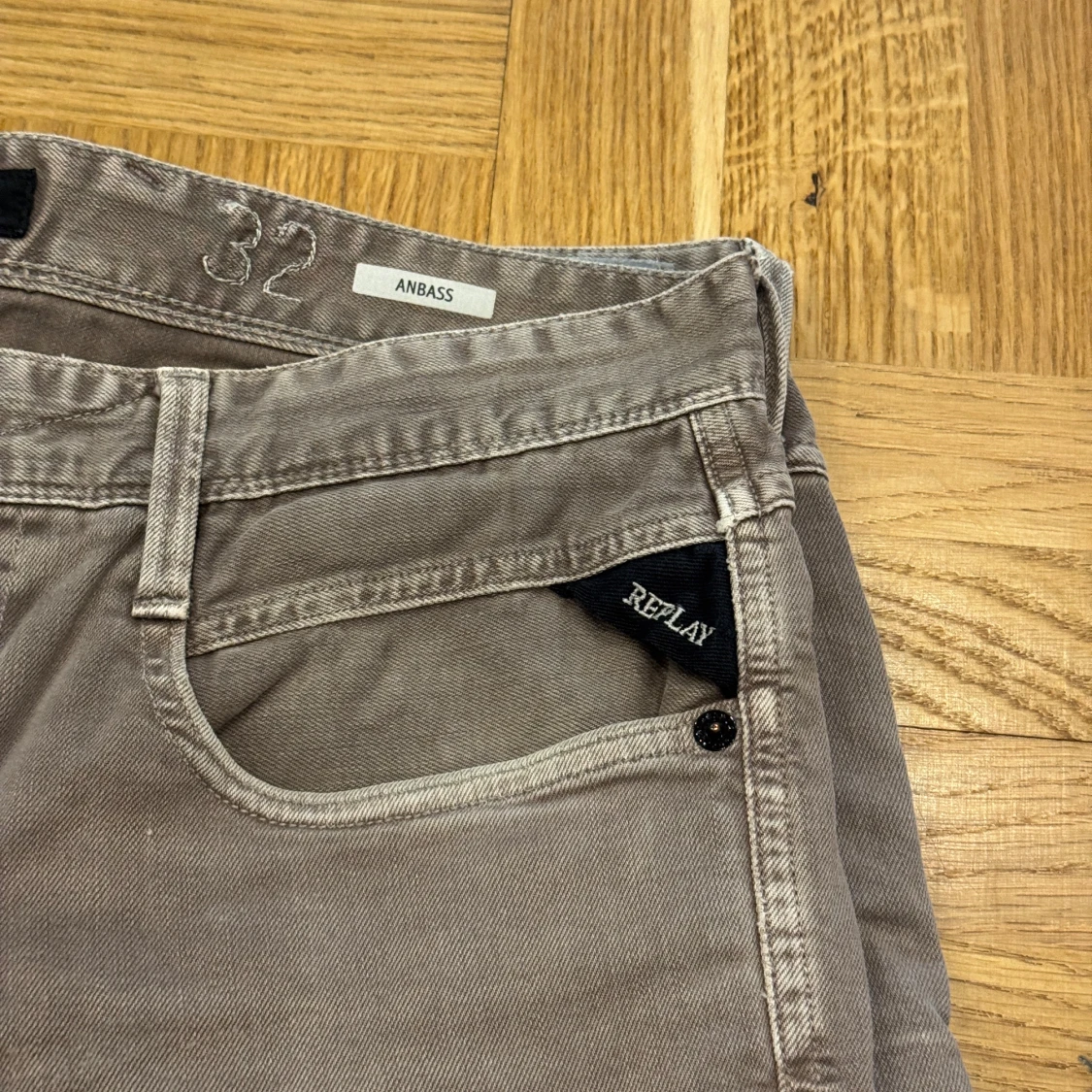 Replay Anbass grå jeans, storlek 32 - 2