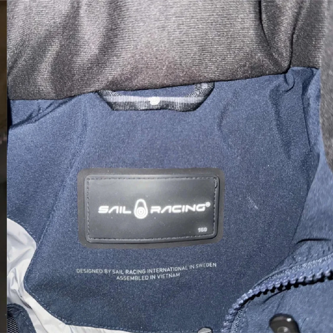 Mörkblå Sail Racing dunjacka med huva - 3