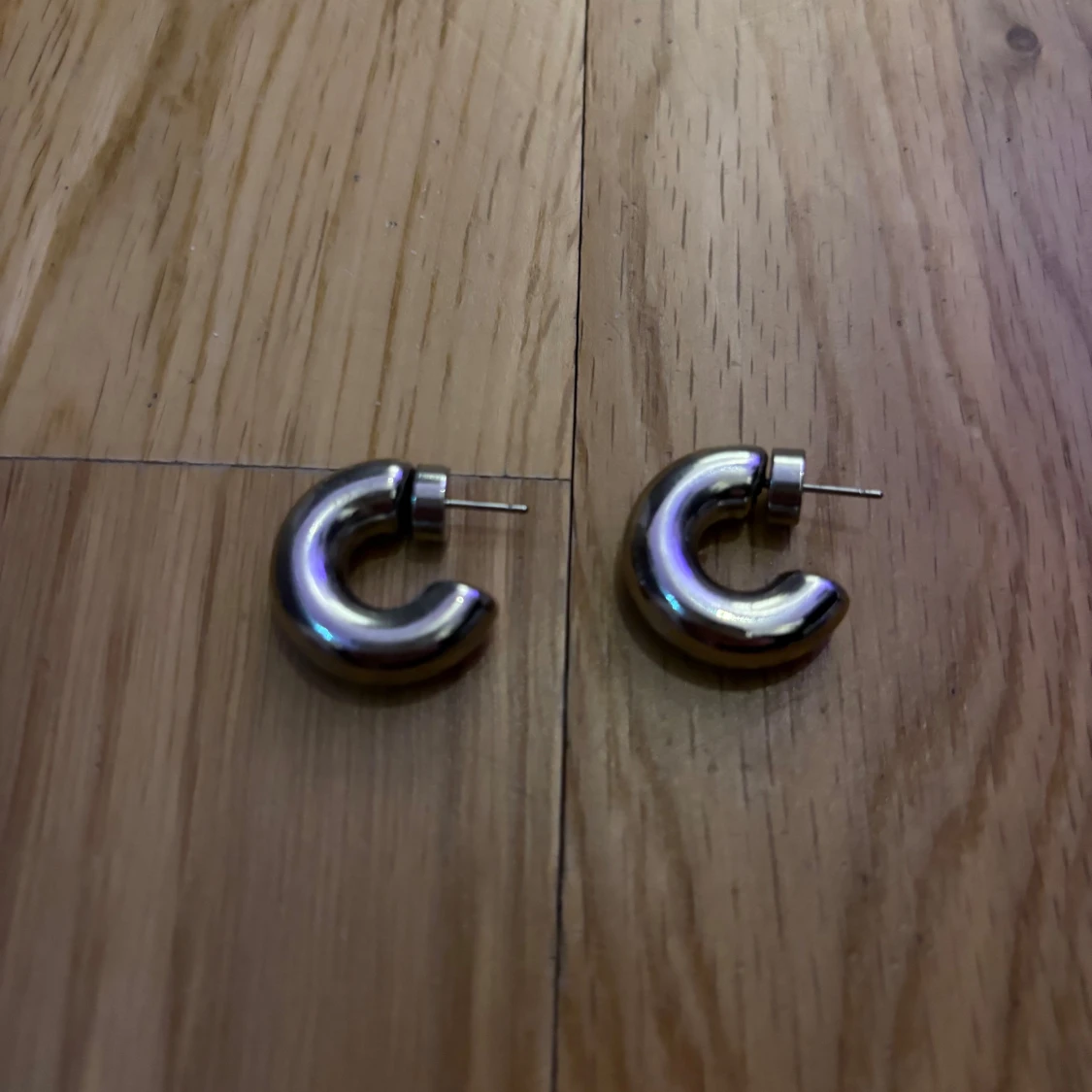 Tre par coola örhängen i silver och glas - 3