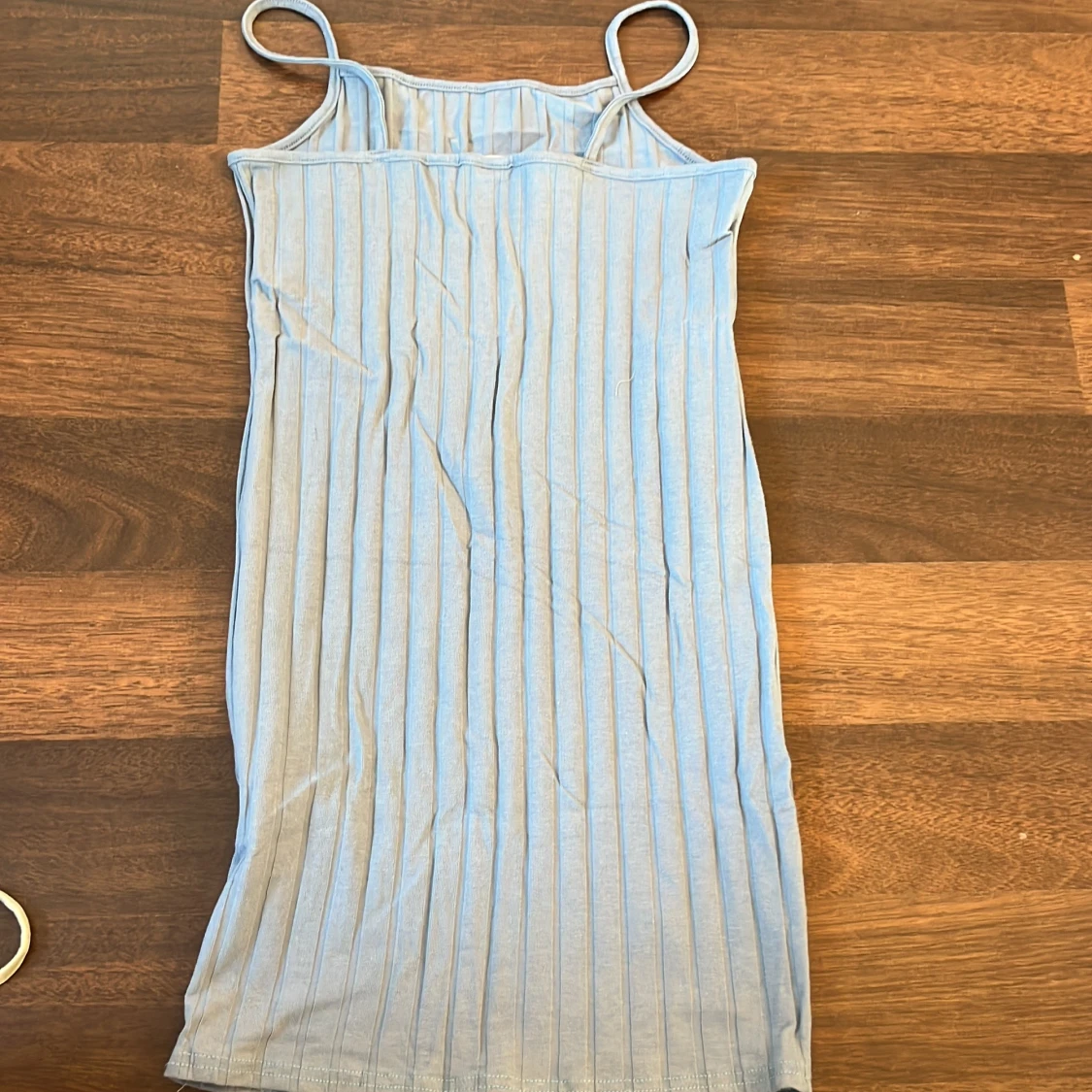 Blå ribbad kortklänning från Shein - 1