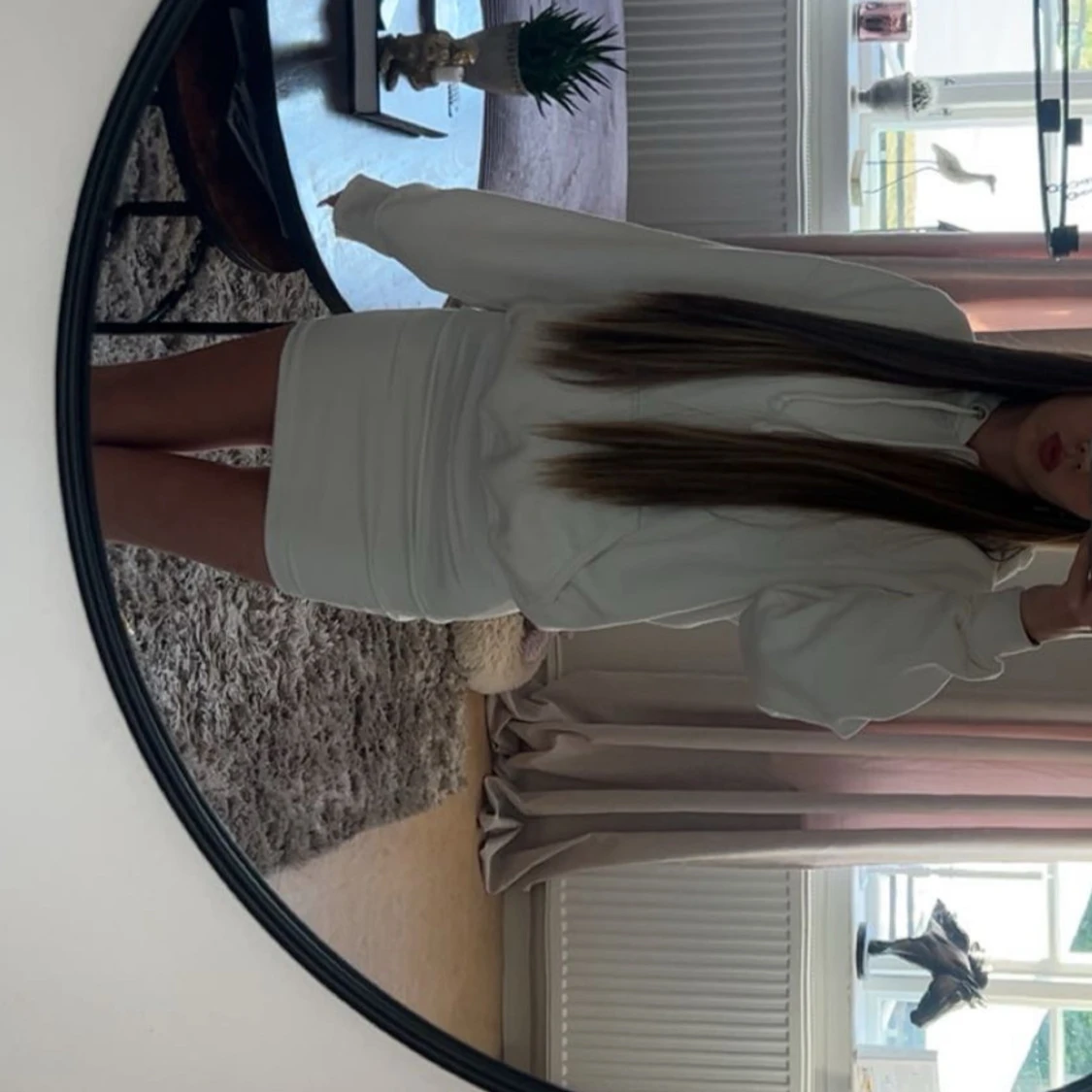 Vit kjol i mjukt material - 1