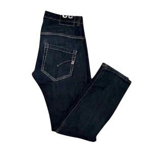 DONDUP JEANS - Skit snygga dondup jeans i modellen Pointer! Byxorna är i väldigt bra skick. Ett litet hål på sidan men inte något som alls spelar någon roll! Midja 32 längd står ej men jag upplever de som 30. Mått finns! Om du har frågor så är det bara att höra av sig! 