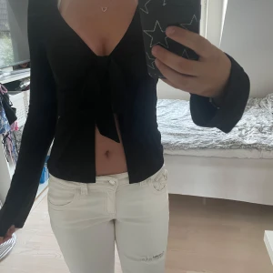 Svart knyttröja från Gina Tricot  - Svart knyttröja som inte använts så mycket💘