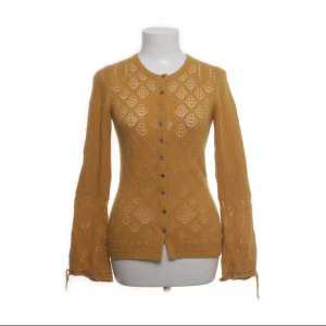 Orange stickad tröja - 🧡Orange stickad tröja 🙌Skön, snygg med detaljer ✅Oanvänt skick!!