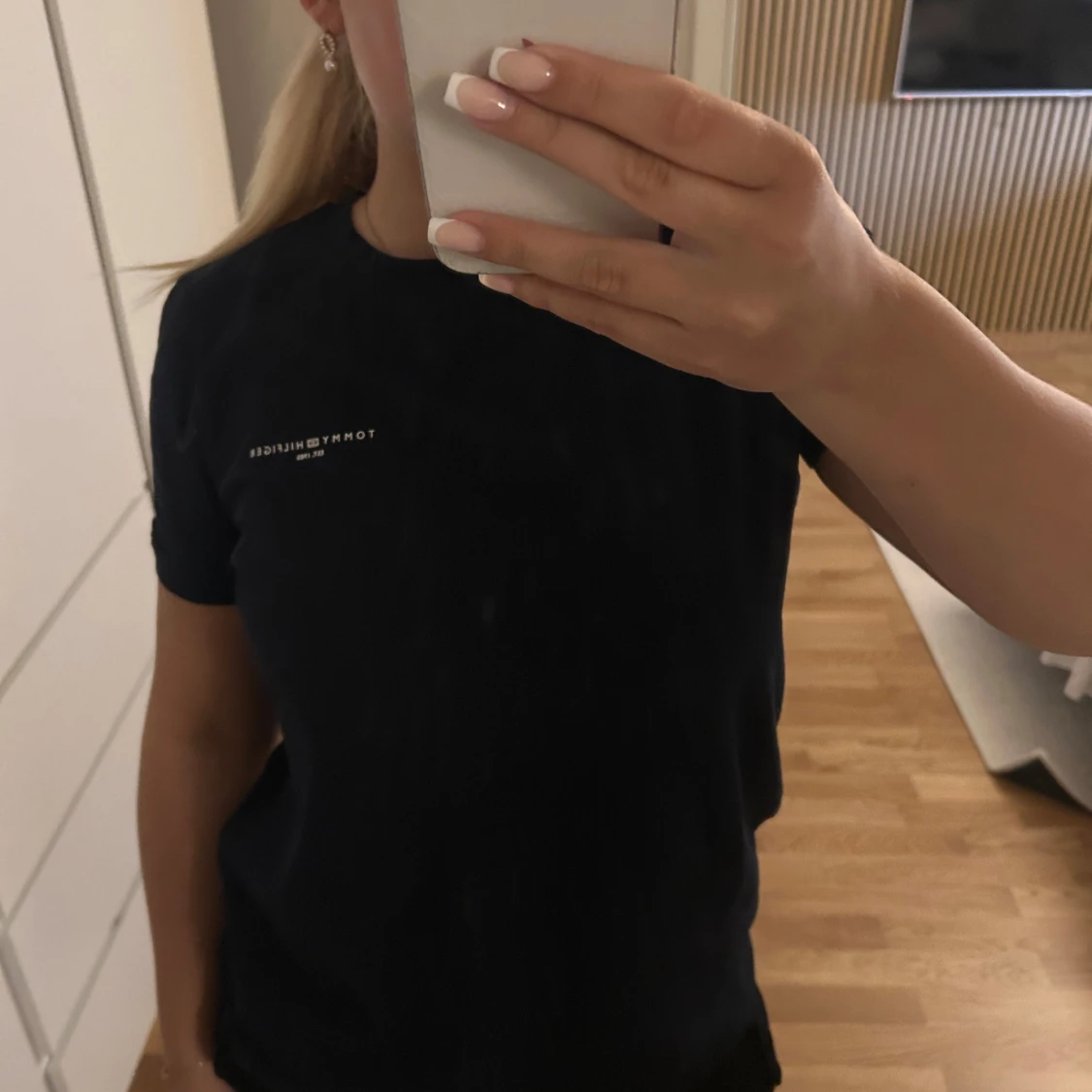 Svart t-shirt från Tommy Hilfiger - 3