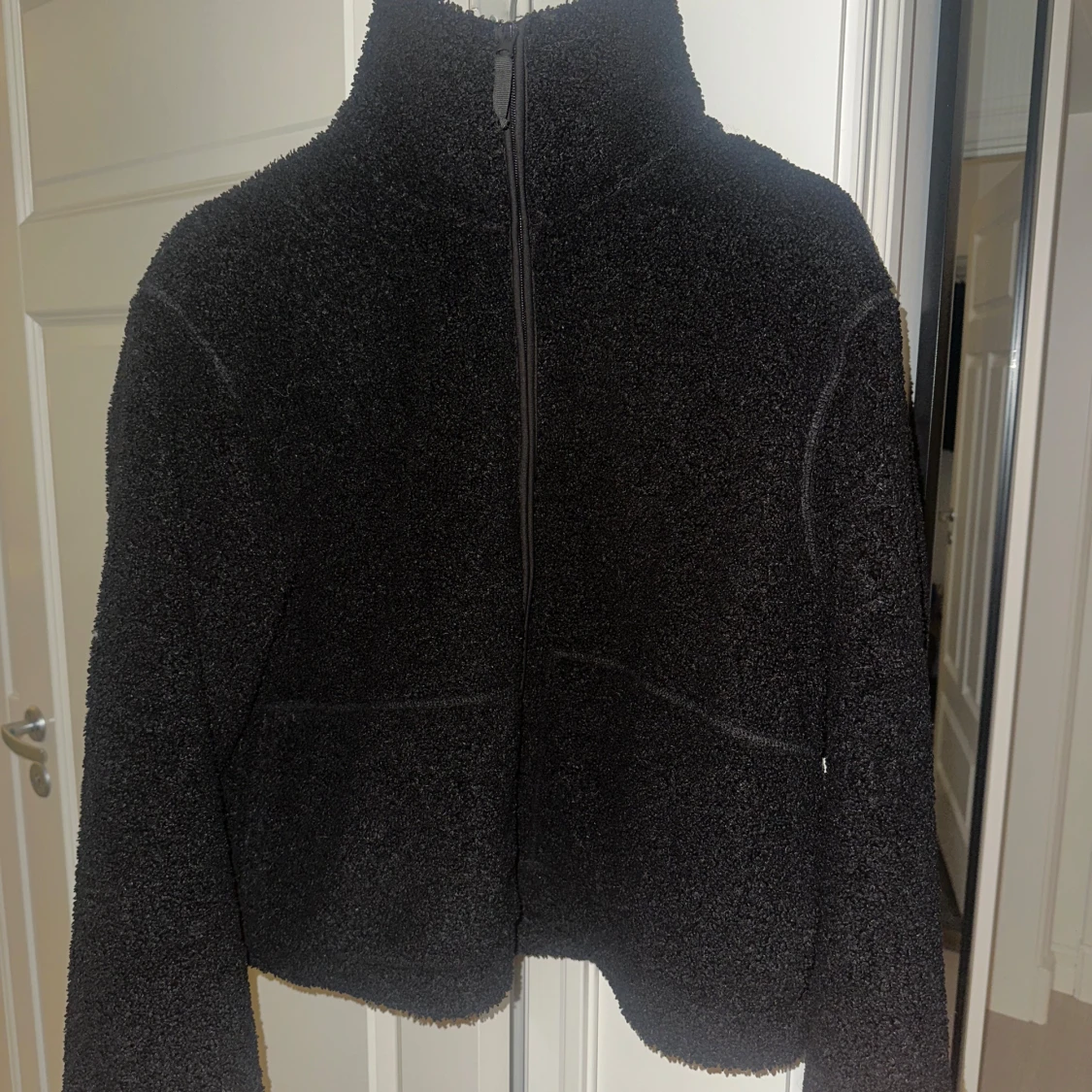 Svart teddyjacka H&M