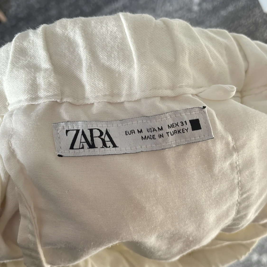 Vita byxor från Zara - 2