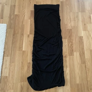 Svart långkjol från LXA - Svart långkjol från LXA! Mycket bra skick 