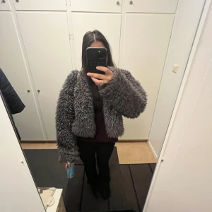 Grå teddyjacka - Jätte söt fluff jacka som knappt är använd💘