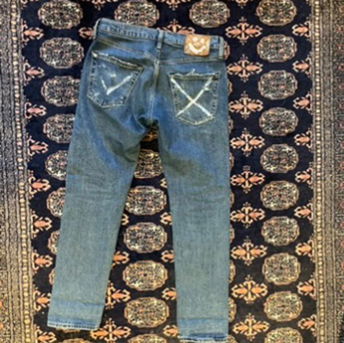 Blå jeans med slitningar - 3