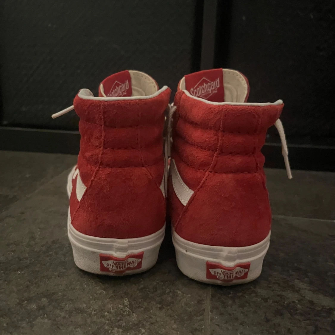 Röda höga vans  - 1