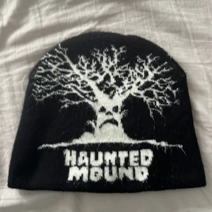 haunted mound mössa🤑 - Haunted mound mössa. använd ett par gånger.