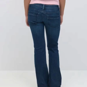 Mörkblå jeans - Säljer dessa LTB liknande jeansen från gina tricot i strl 164. Knappt använda! De passar perfekt för mig som är 167. Skriv gärna vid frågor!