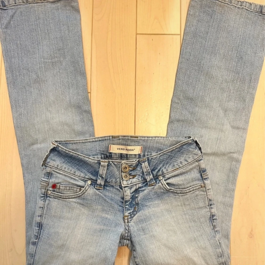 Ljusblå flare jeans från Vero Moda