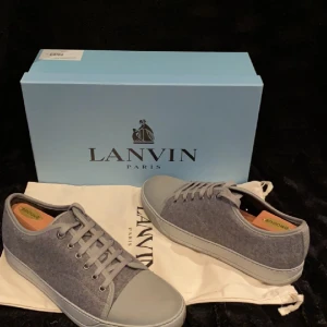 Lanvin skor - Säljer dessa asfeta Lanvins i storlek 41, passar även 42. Nypris ~ 4300. Skick: 9/10, Vårt pris ~ 1499 🙌🏼 Skriv vid fler funderingar! 