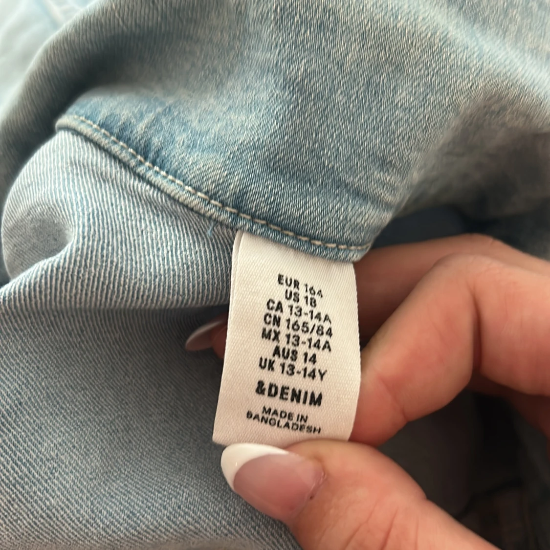 Ljusblå jeansjacka från &Denim - 2