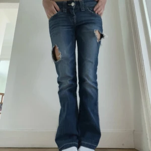 Bootcut low true religion jeans - Skitsnygga true religion jeans som sitter lågmidjat och utsvängt!!