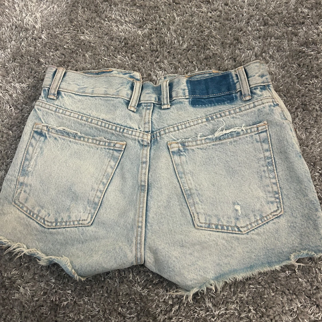 Ljusa jeansshorts från Zara - 1