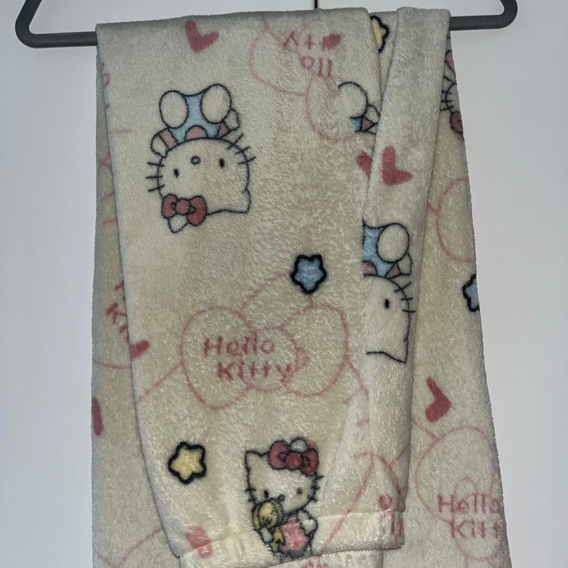 Hello Kitty fleecebyxor med mönster