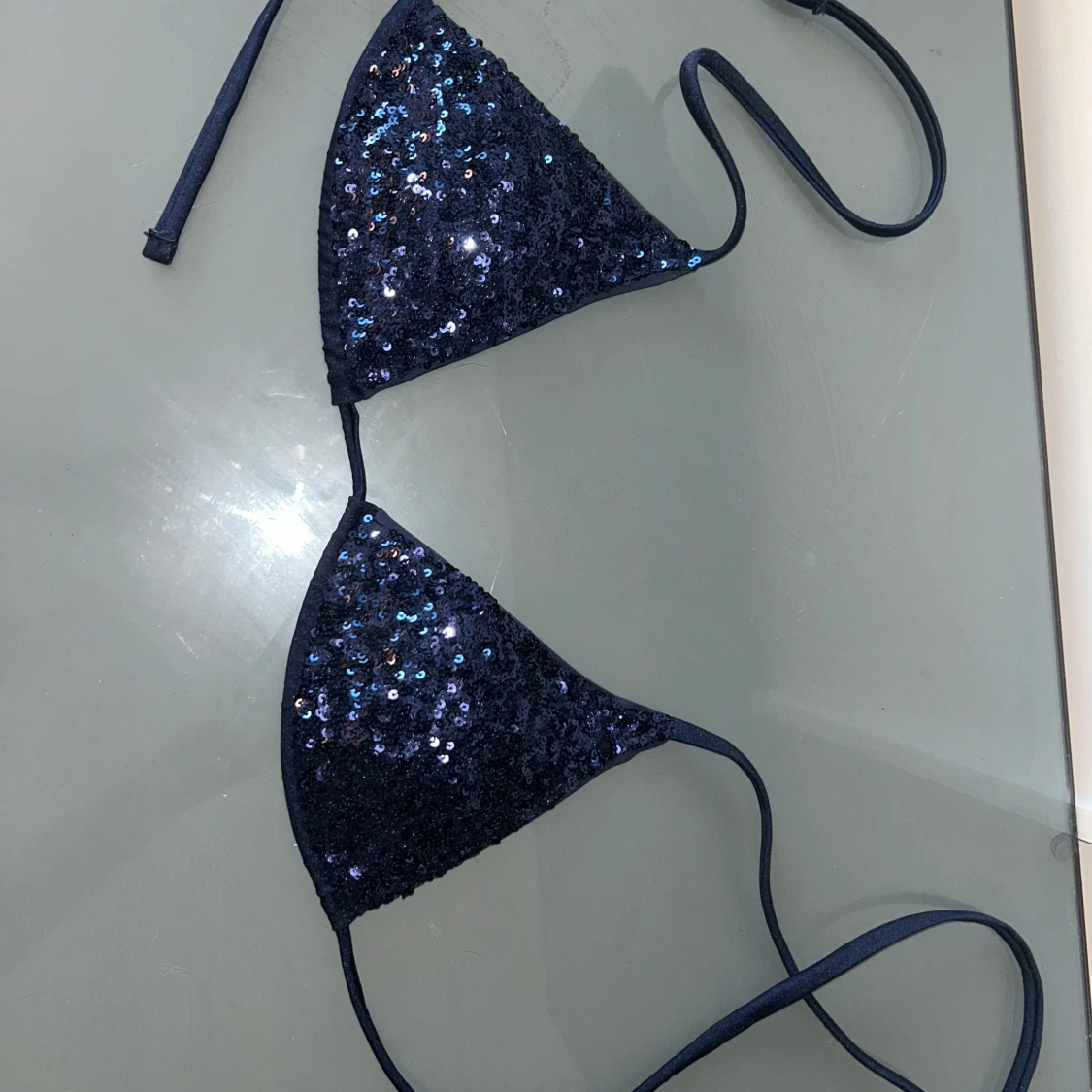 OANVÄND Glittrig bikini, Calzedonia