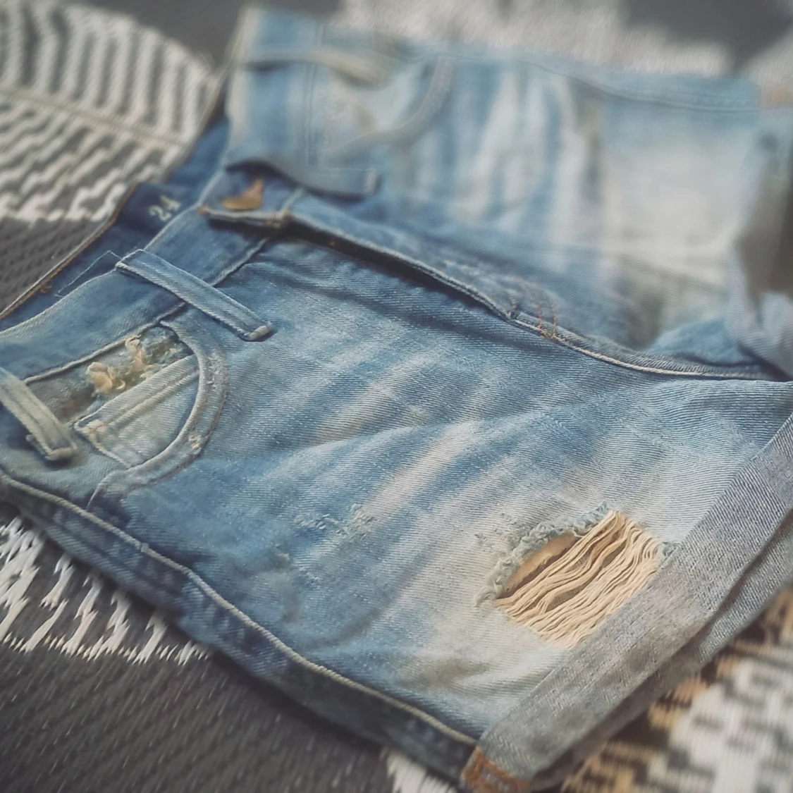 Levi's blå jeansshorts med slitningar - 2