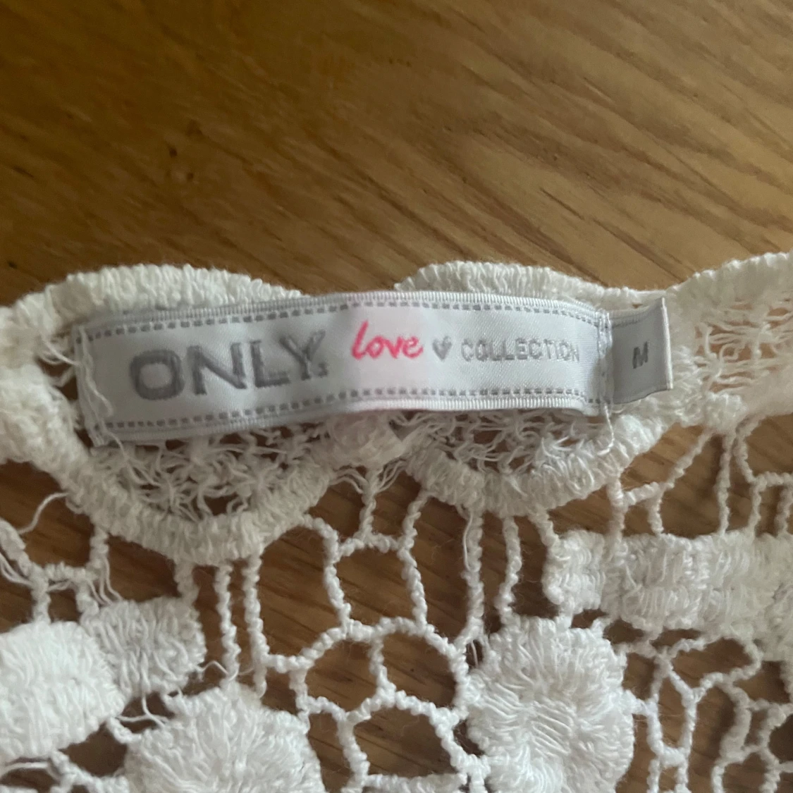 Vit spetsväst från ONLY Love Collection - 1