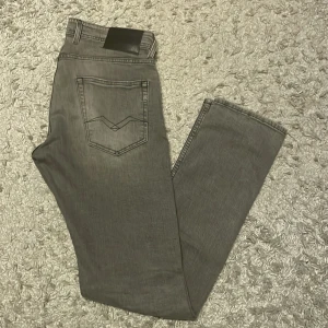 Replay Grover Jeans - As feta replay Grover jeans i ett super bra skick! Storlek 31/34