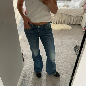 Bootcut jeans  - Lågmidjade bootcut jeans, storlek S😍😍