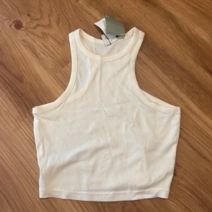 Vit croppad linnetopp - Nytt linne från hm storlek m passar även s 