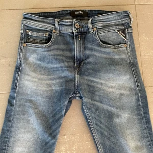 Replay jeans  - Säljer nu dessa Replay jeans, skriv för fler bilder/frågor🙌🏼