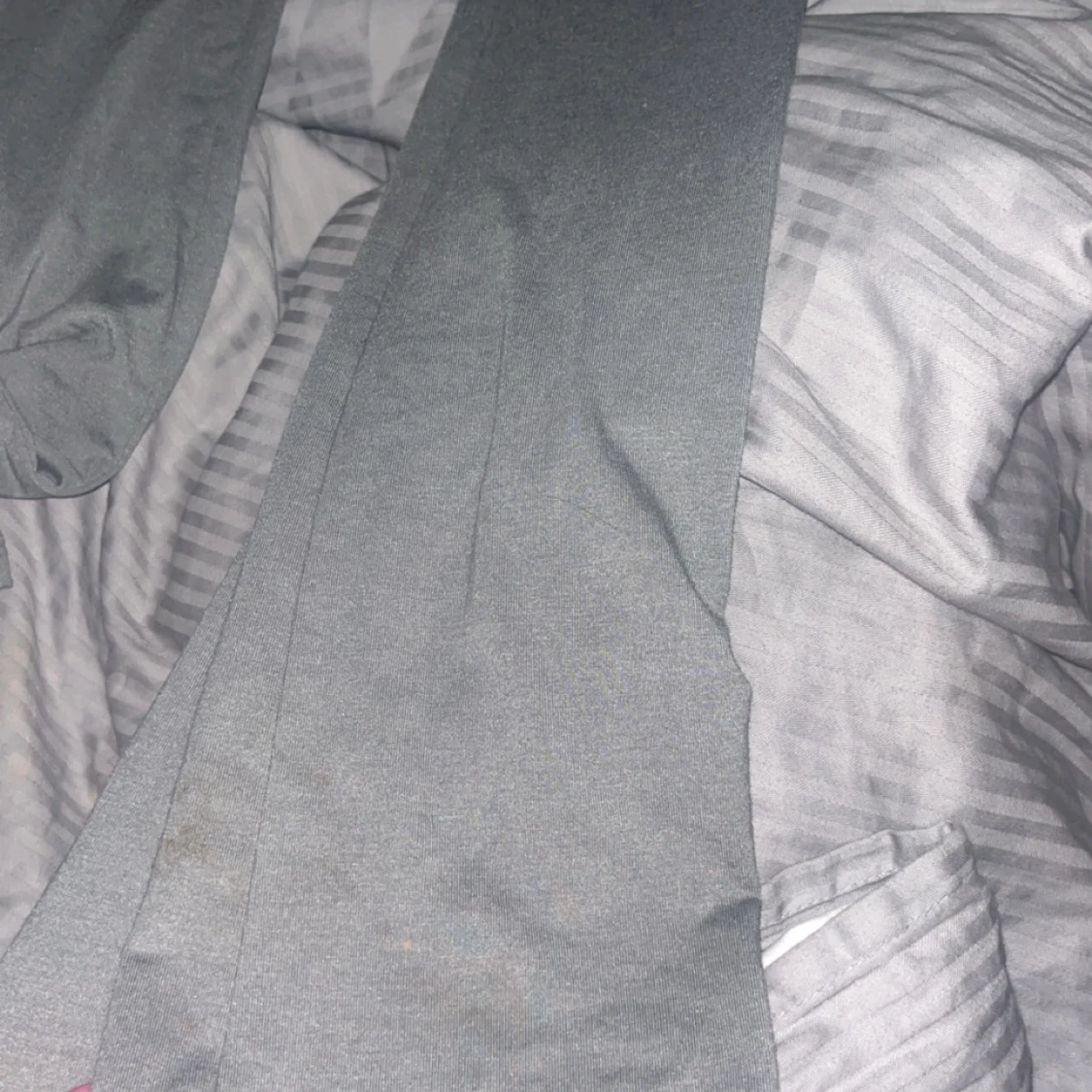 Grå mjukisbyxor från H&M - 1