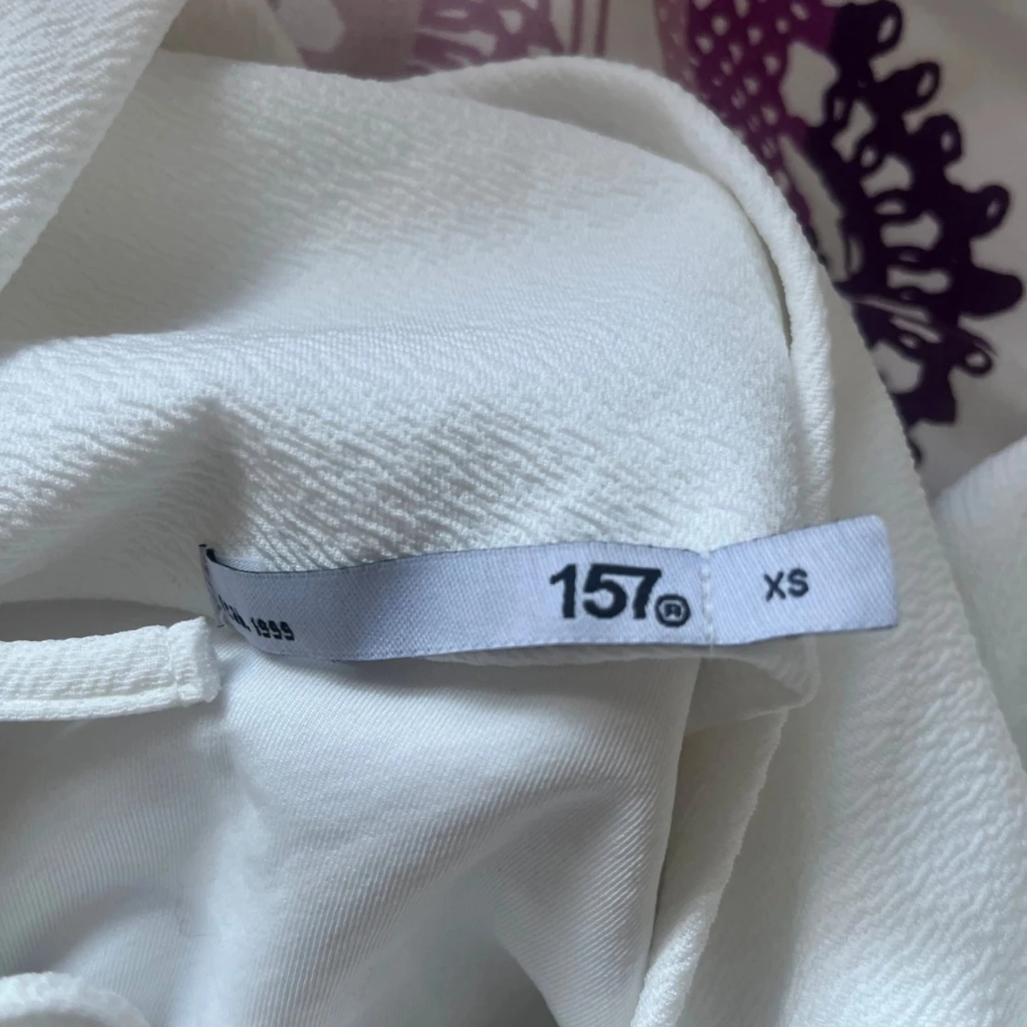 Vit klänning med draperad hals - 2