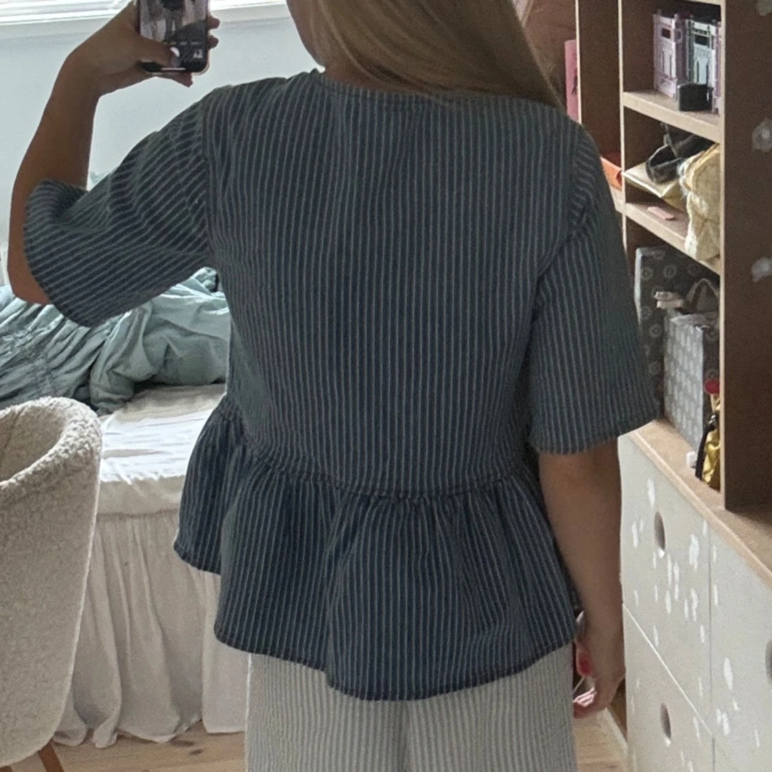 Randig peplumblus med knyt från Ganni - 2