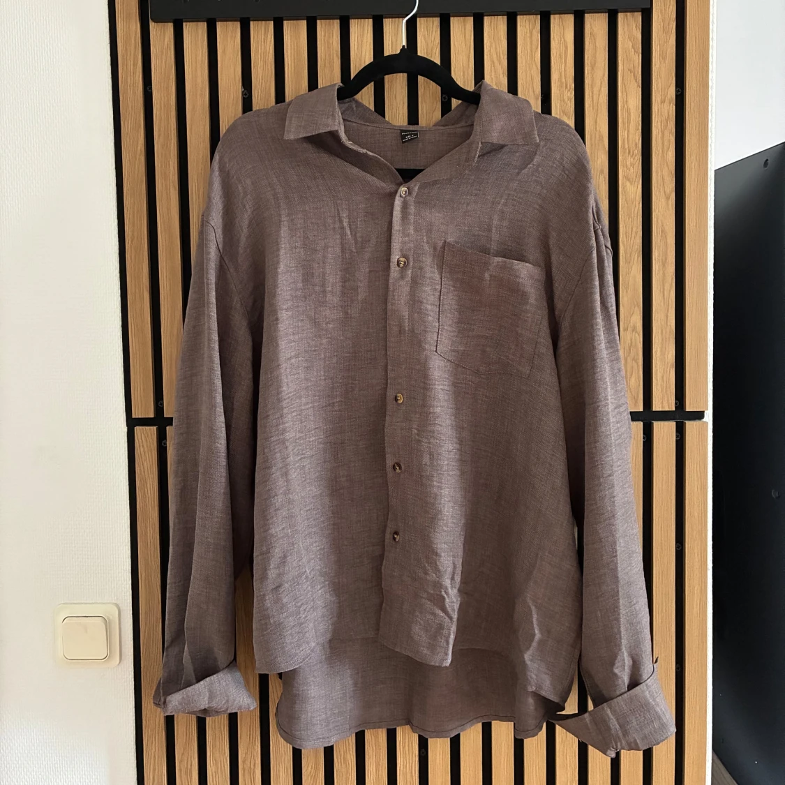 Brun linne skjorta