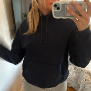 Hoodie - Superskön hoodie från bikbok i storlek xs men passar mig som har S💗