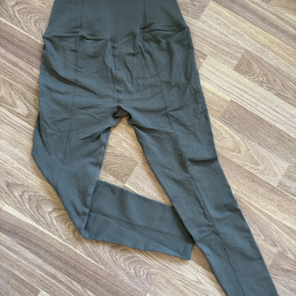 Mörkgröna leggings från Aim'n - 1