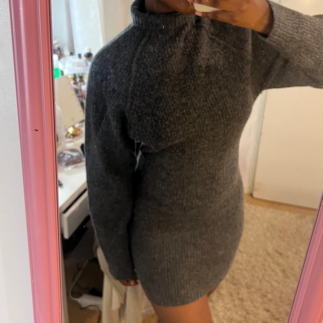 Mörkgrå stickad kortklänning - 1