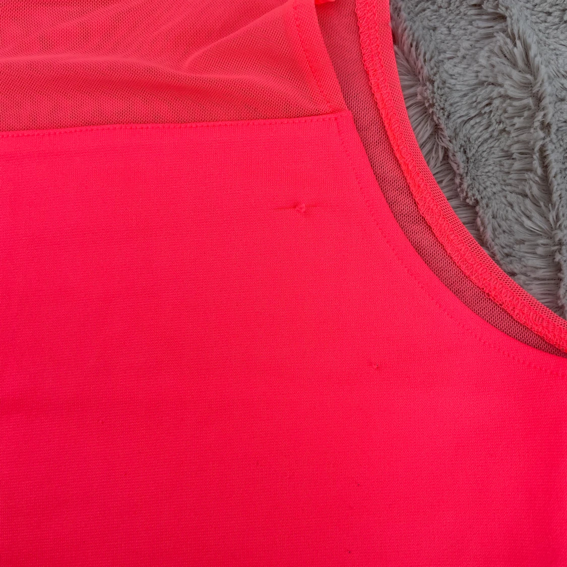 Neonrosa mesh-linnetopp från H&M Divided - 1