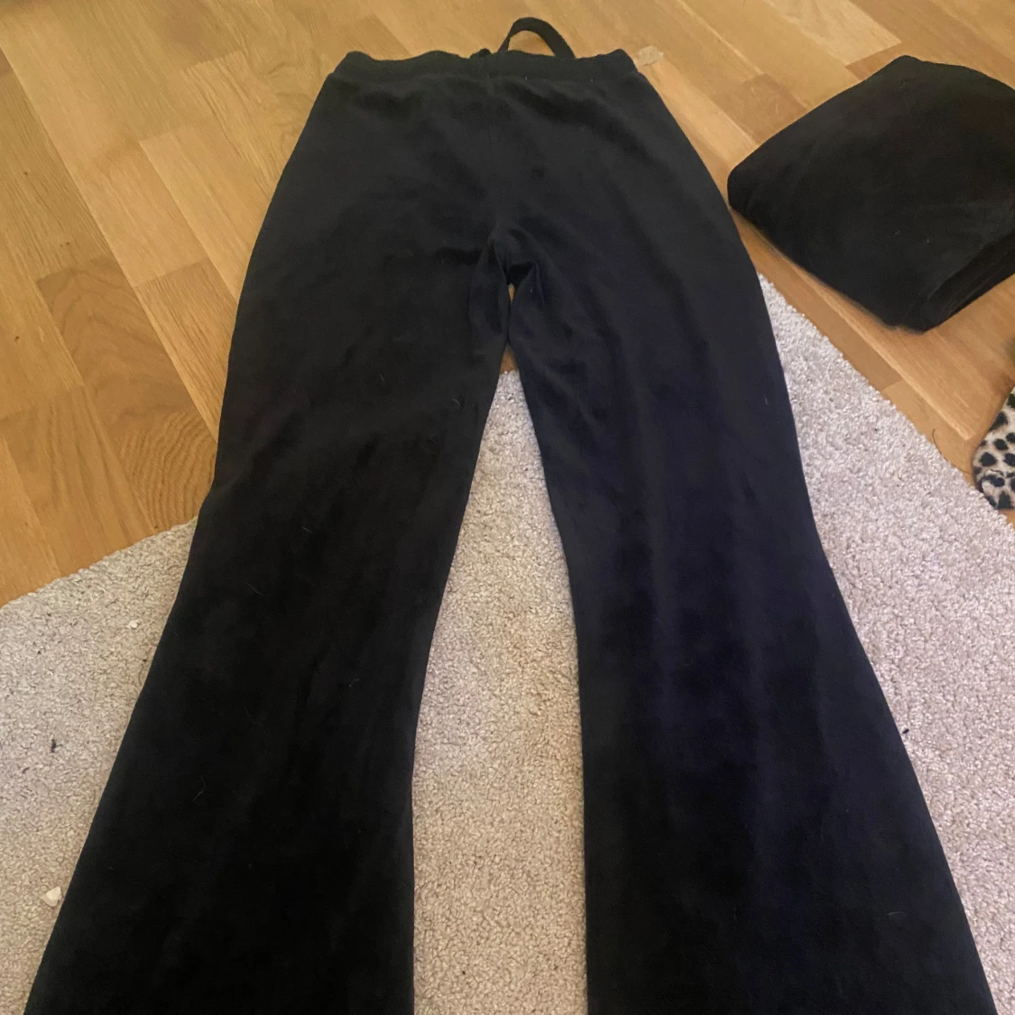 Svarta mjukisbyxor från Lindex XS - 1
