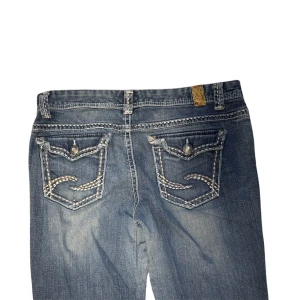 Jeans  - Midjemått rakt över 45cm Ytterbenet 103,5 Innerbenet 80,5 Kontakta vid intresse!