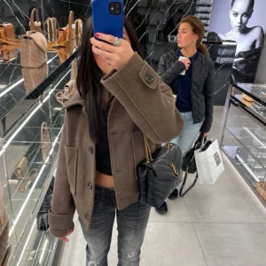 Brun Kappa Kappahl  - Brun kappa från Kappahl, slutsåld på hemsidan. Storlek: xs