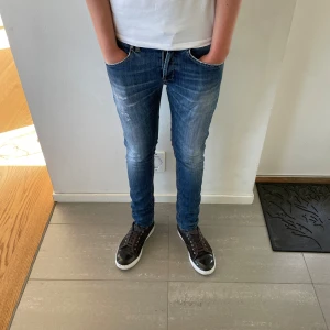 Dondup George jeans  - Säljer nu dessa dondup George jeans, skriv för fler bilder/frågor🙌🏼