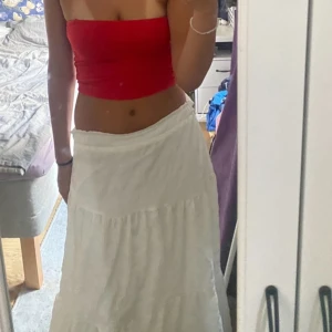 Vit lång kjol från shein - Köpt 2023 och använd en del