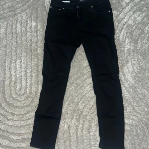 Svarta skinny jeans Jack & Jones - Svarta skinny jeans från Jack & Jones, modell Liam. 